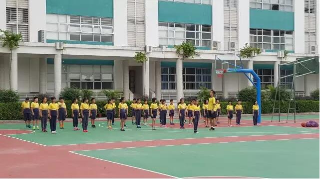 英語實(shí)驗(yàn)學(xué)校硅PU籃球場(chǎng)羽毛球場(chǎng)