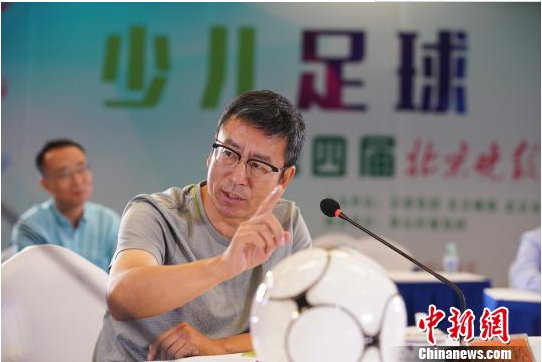 白巖松：校園足球關鍵不在校園里 而在校園外