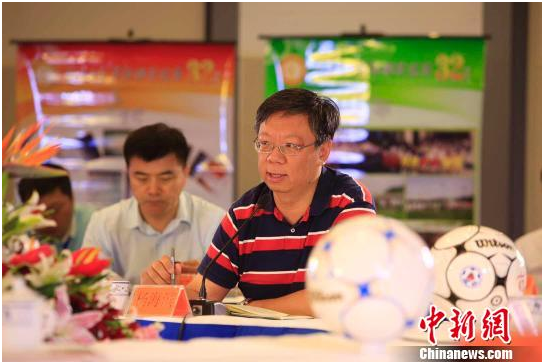 白巖松：校園足球關鍵不在校園里 而在校園外