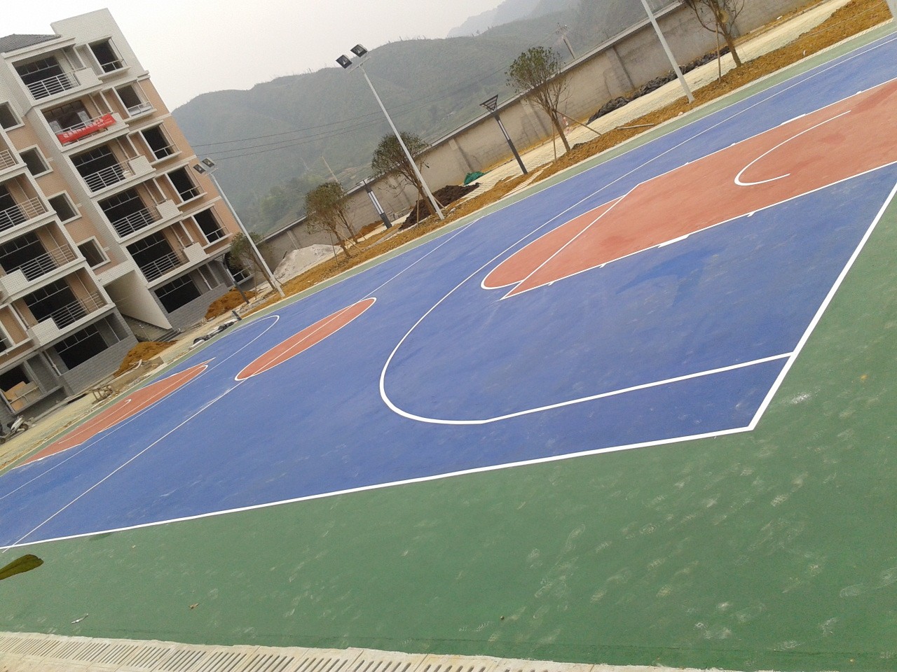 硅PU塑膠球場(chǎng)特點(diǎn) 硅PU塑膠球場(chǎng)特點(diǎn)